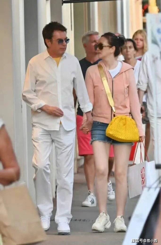 子配短裤如少女老公似少年巩俐和老公在国外线的鞋(图5) 子配短裤如少女老公似少年巩俐和老公在国外线的鞋(图5)