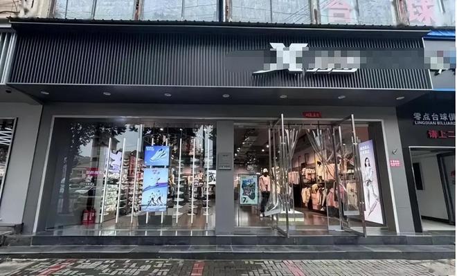 卖爆了！线上打折多赚钱反而变难港股运动鞋服四巨头：安踏李宁